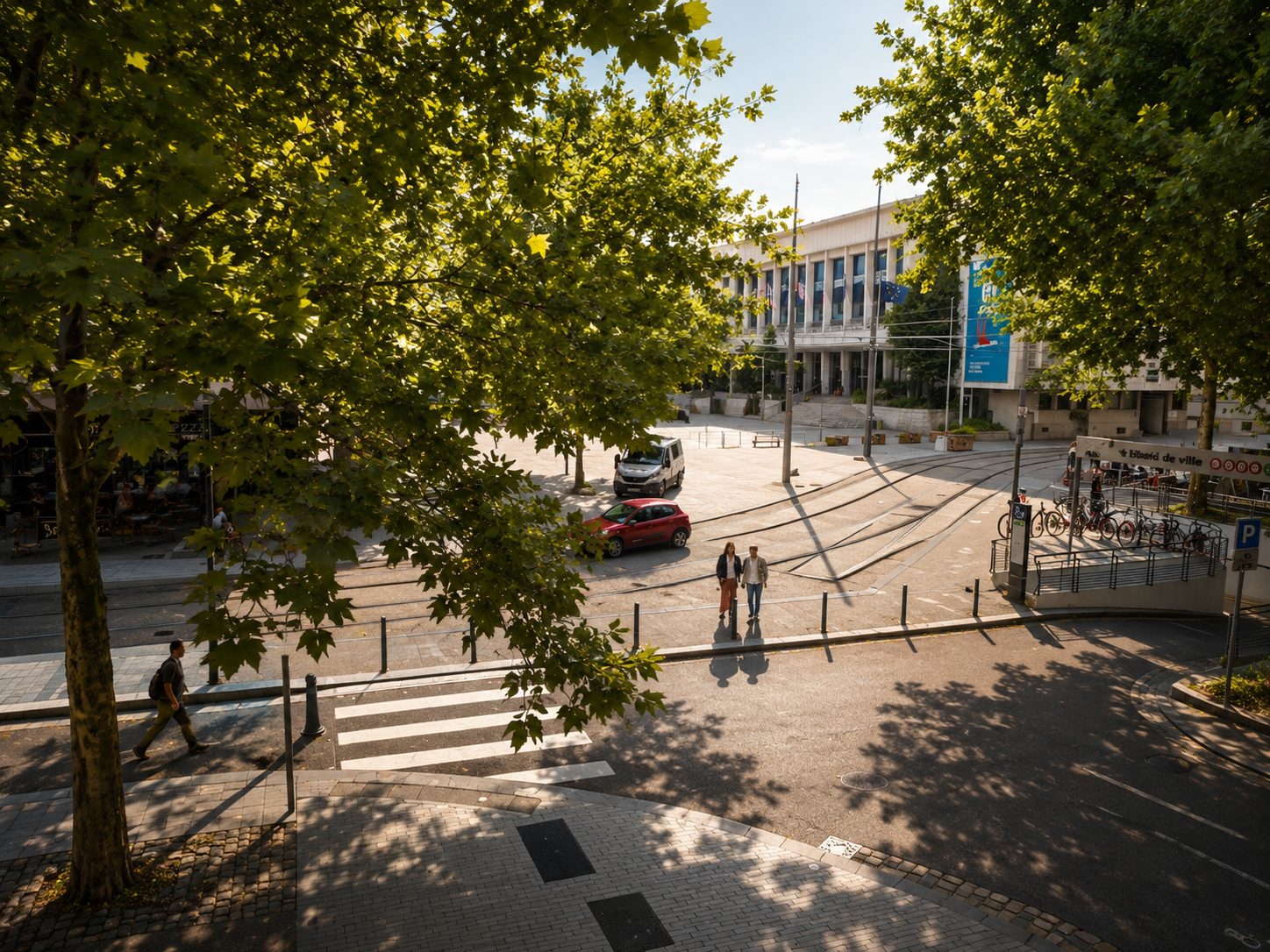 Vue depuis les bureaux de Webdesign29 sur la place de la Liberté et la mairie de Brest